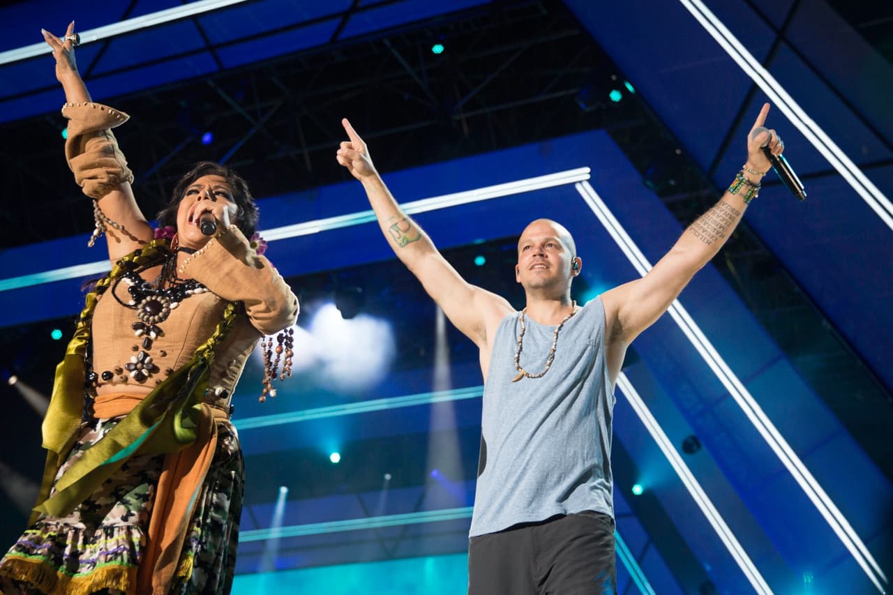 El concierto cerró con el cantante boricua quien terminó su interpretación a dueto con Lila Downs. Foto: David Maris.