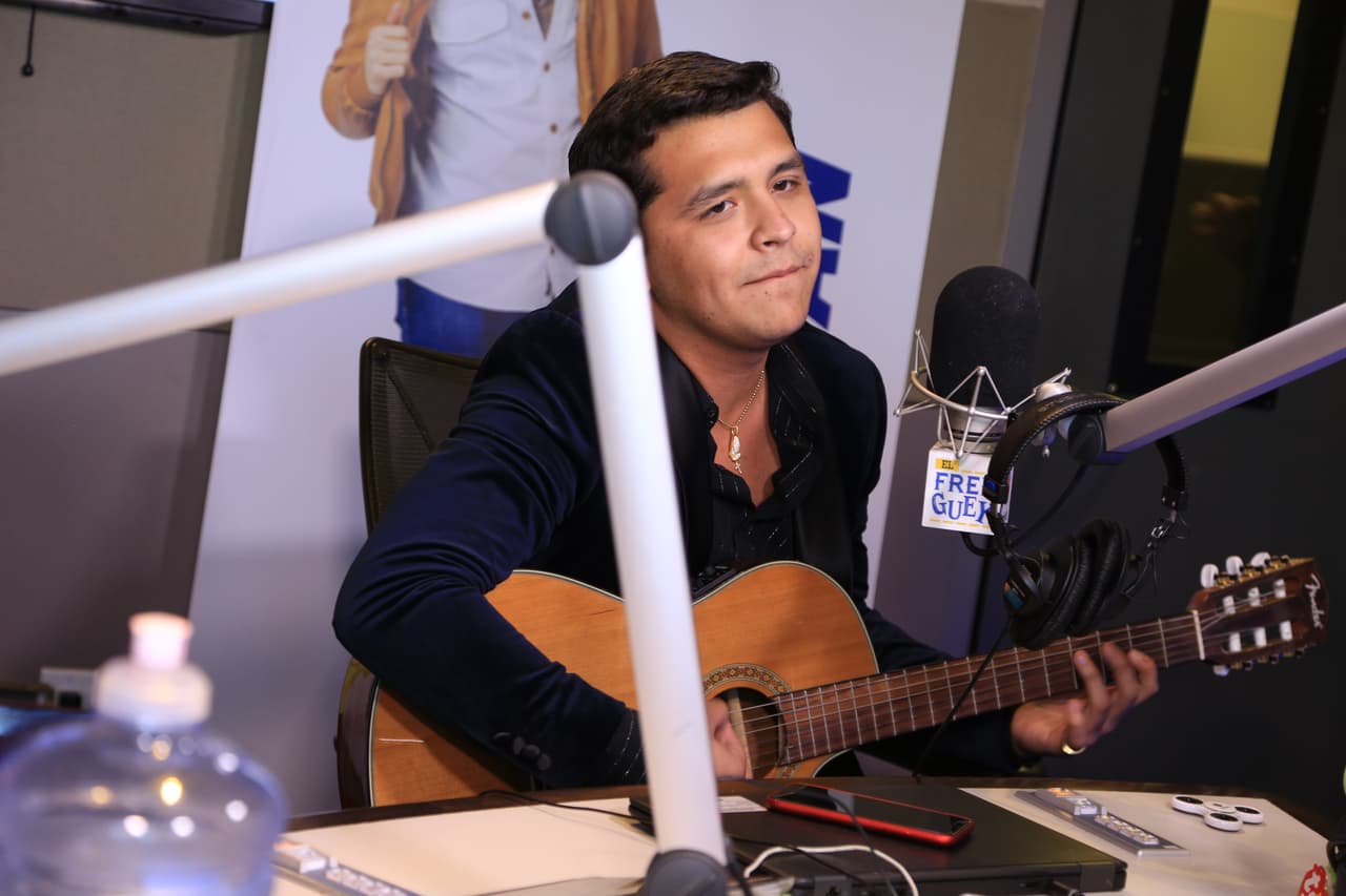 Hasta entonces seguiremos disfrutando sus canciones románticas.