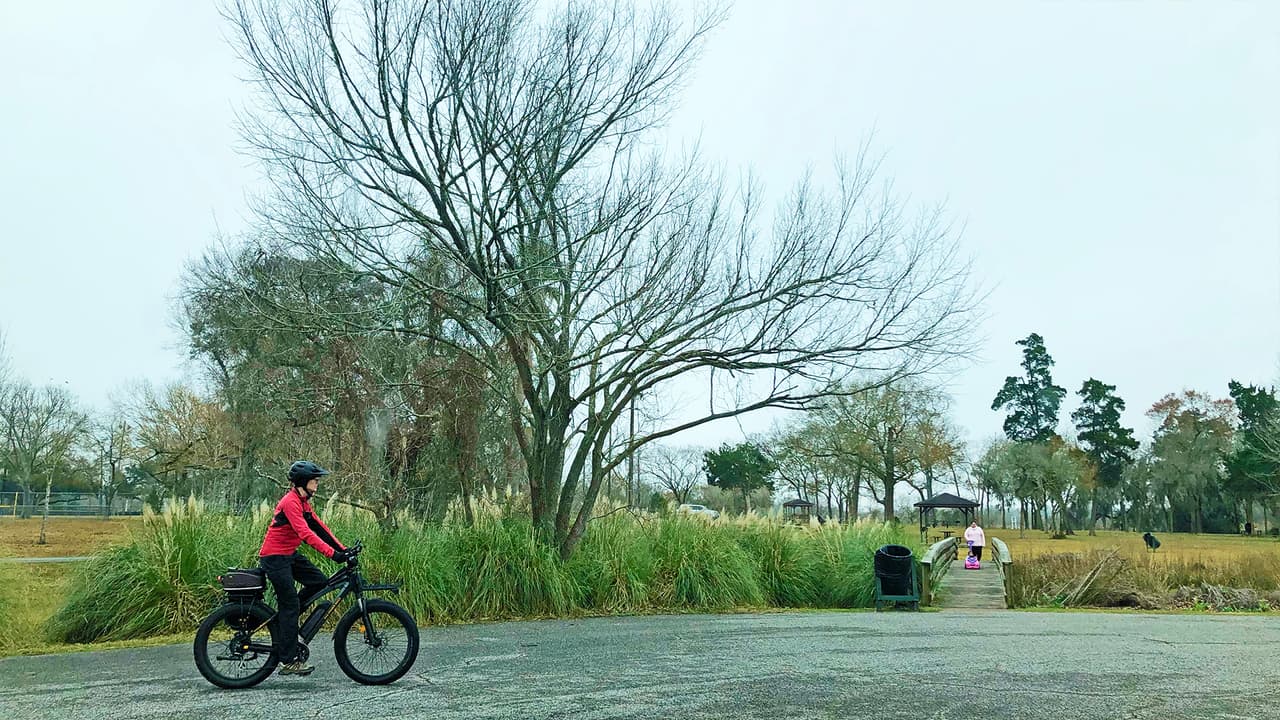 Las decenas de millas de senderos hacen del parque Bay Area un lugar ideal para quienes disfruten de montar bicicleta.