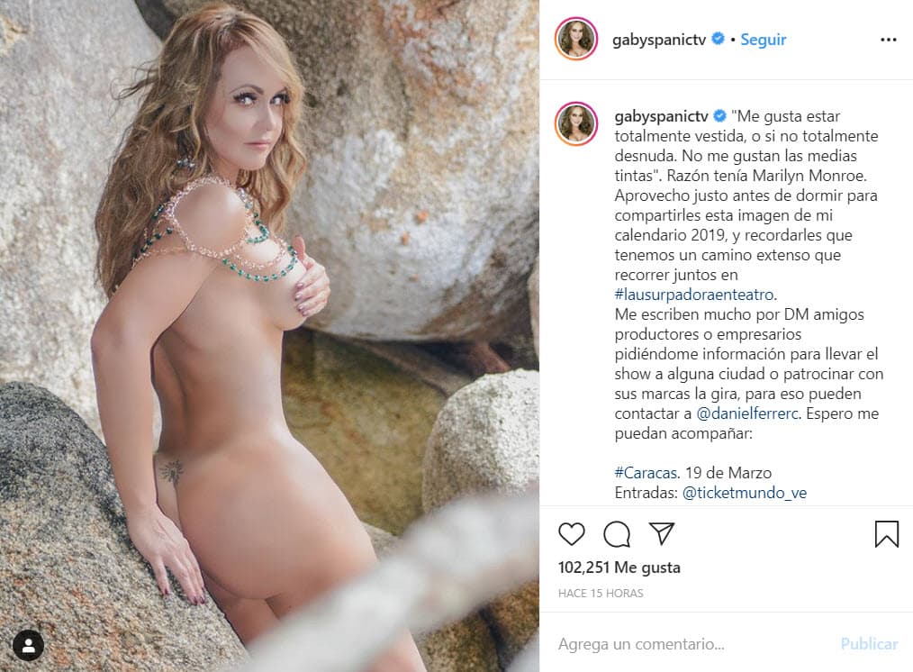 La actriz publicó en Instagram una fotografía de su calendario 2019 en la que 
<b>aparece desnuda</b> junto a la cual aprovechó para publicitar su proyecto teatral, utilizando una frase de la icónica actriz 
<b>Marilyn Monroe</b>: "Me gusta estar totalmente vestida, o si no totalmente desnuda. No me gustan las medias tintas. Razón tenía Marilyn Monroe". 
<br>