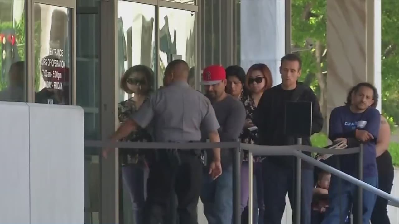 Tribunales de inmigración registran aumento en las ordenes de deportación por no presentarse a audiencias migratorias