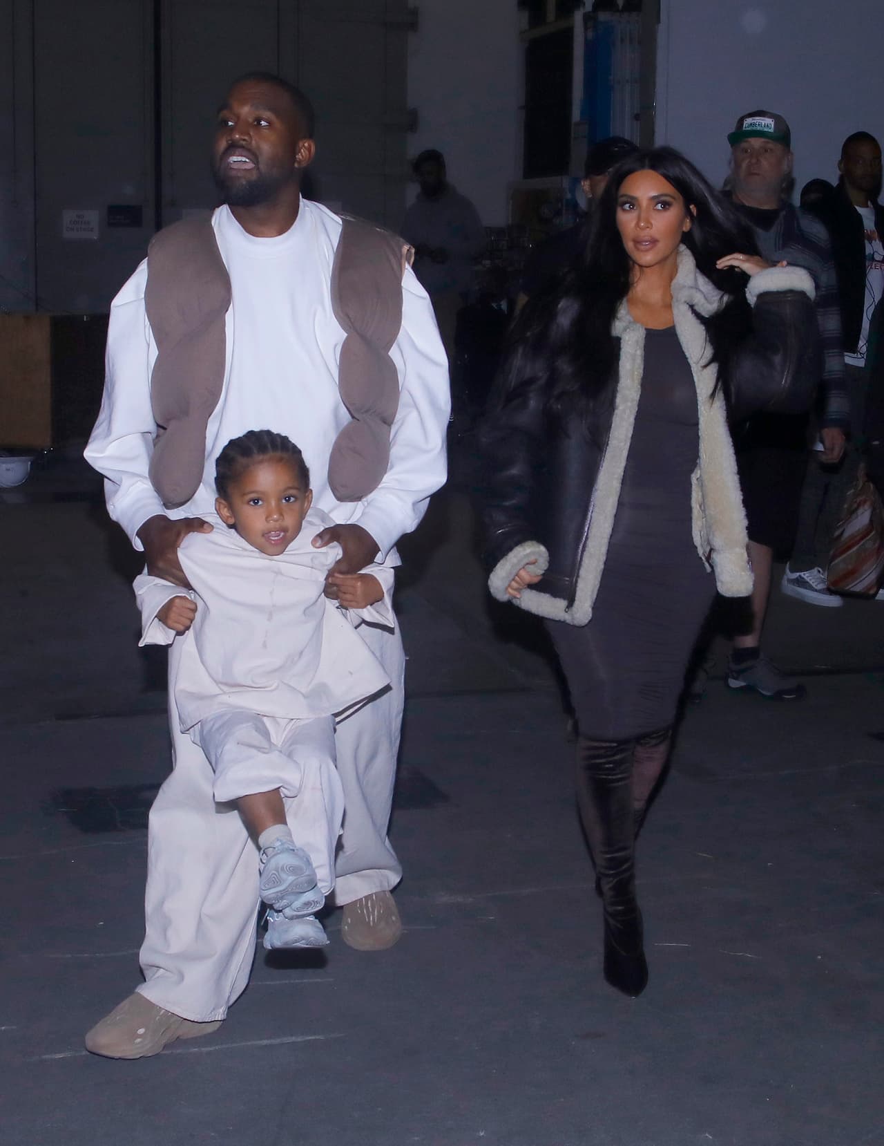 Fue a través del reality 
<b><a href="https://www.youtube.com/watch?v=akm-GXKQSyw" target="_blank">'Keeping up with the Kardashians'</a></b>, donde se cubrieron todos los pormenores de la espera de Saint. Incluso, se supo que Kim debió someterse a una cirugía de útero para lograr el embarazo.