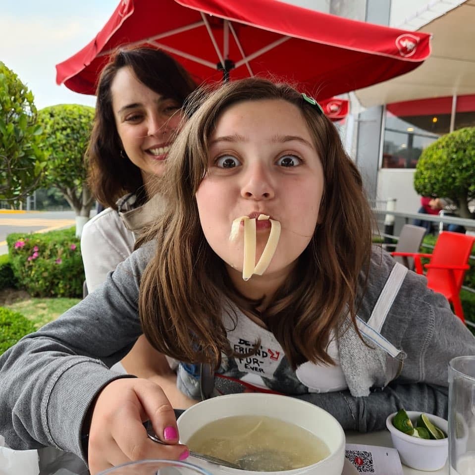 Además de la actuación, Castillo disfruta su faceta como madre de familia. En redes sociales comparte los momentos que disfruta con u hija Irka y su esposo, Pepe Ramos.