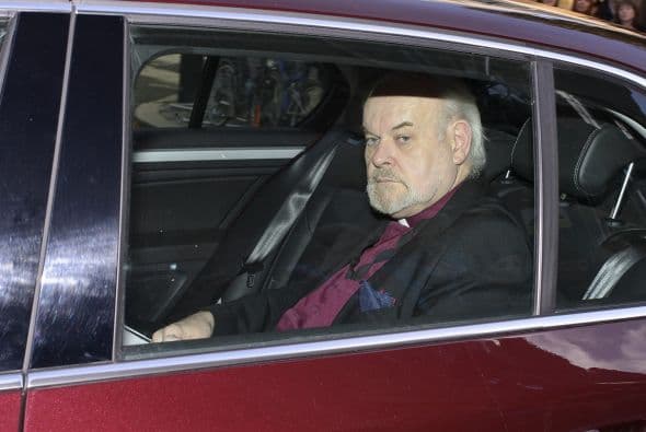 El principito George llegó con sus padres, Príncipe William y Catherine, Duquesa de Cambridge, para su bautizo en St. James's Palace este 23 de octubre de 2013. El bebe tenía un traje elaborado en satín, réplica de uno que se usó para el bautizo de la hija mayor de la Reina Victoria en 1841. Estaban presentes, entre otros, la Reina Isabel y el príncipe Felipe. El Arzobispo de Canterbury, Most Rev. Justin Welby, recibió a los visitantes a la entrada de la iglesia. El bebé tendrá siete padrinos, entre ellos Zara Tindall, hija de la princesa Ana; Oliver Baker, amigo de la universidad de William y Catherine; Emilia Jardine-Paterson, que fue a la escuela con Catherine, y William van Cutsem, amigo de la infancia de William.