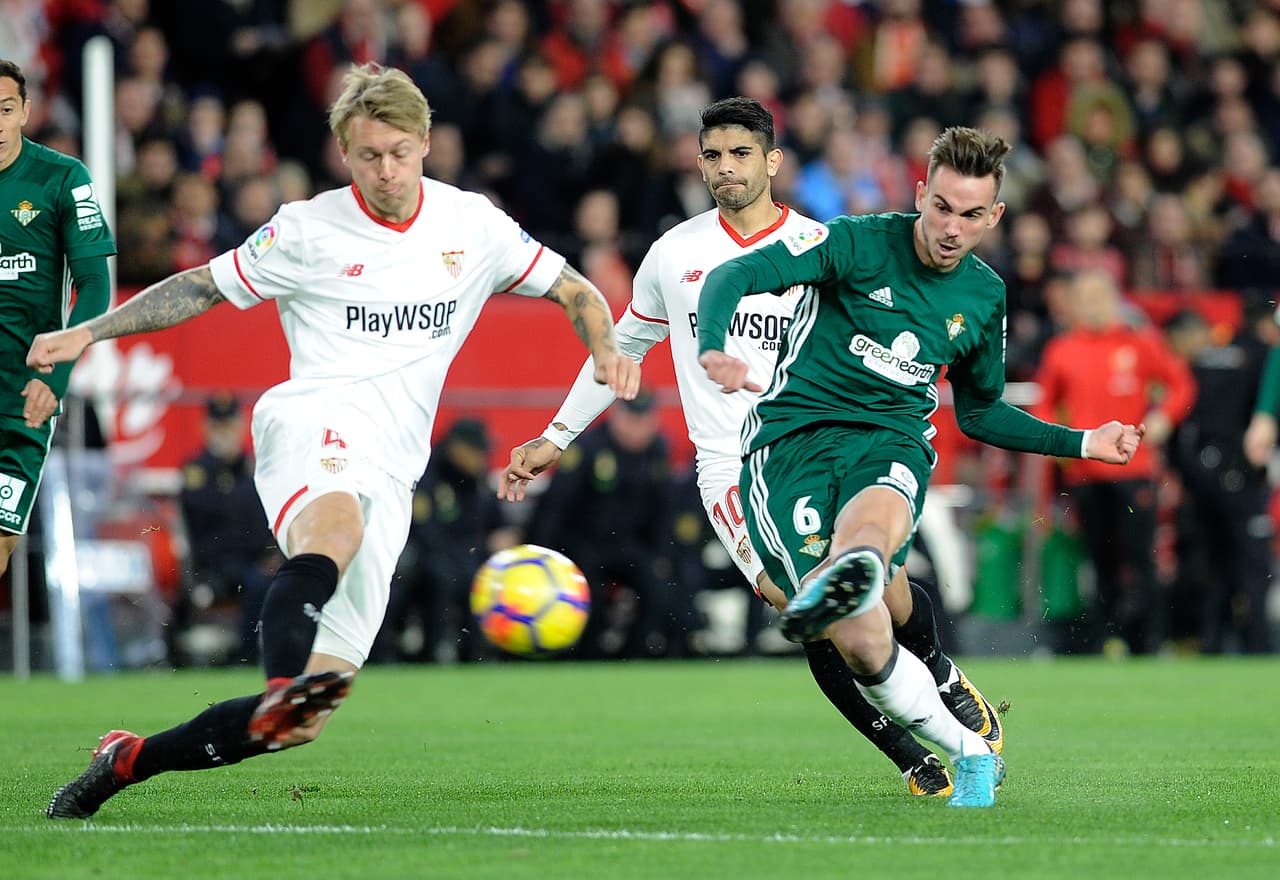 <b>Real Betis vs. Sevilla</b>: el clásico de Andalucía, un partido a muerte que divide la ciudad española. San Mamés y Ramón Sánchez Pizjuan, son los templos donde se juega este derbi regional. Sevilla ha ganado 43 partidos, Betis 29 y en 22 ocasiones han empatado en la primera división. Ambos tienen un título de Liga.