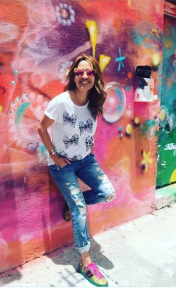 Un look muy relajado, ideal para sentirse cómoda y disfrutar de un día soleado.