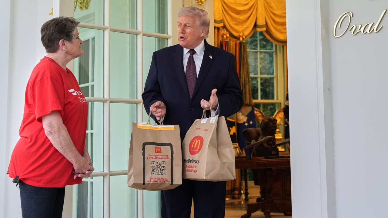 Trump recibe pedido de McDonald’s en la Casa Blanca; destaca ahorro en propinas a trabajadores