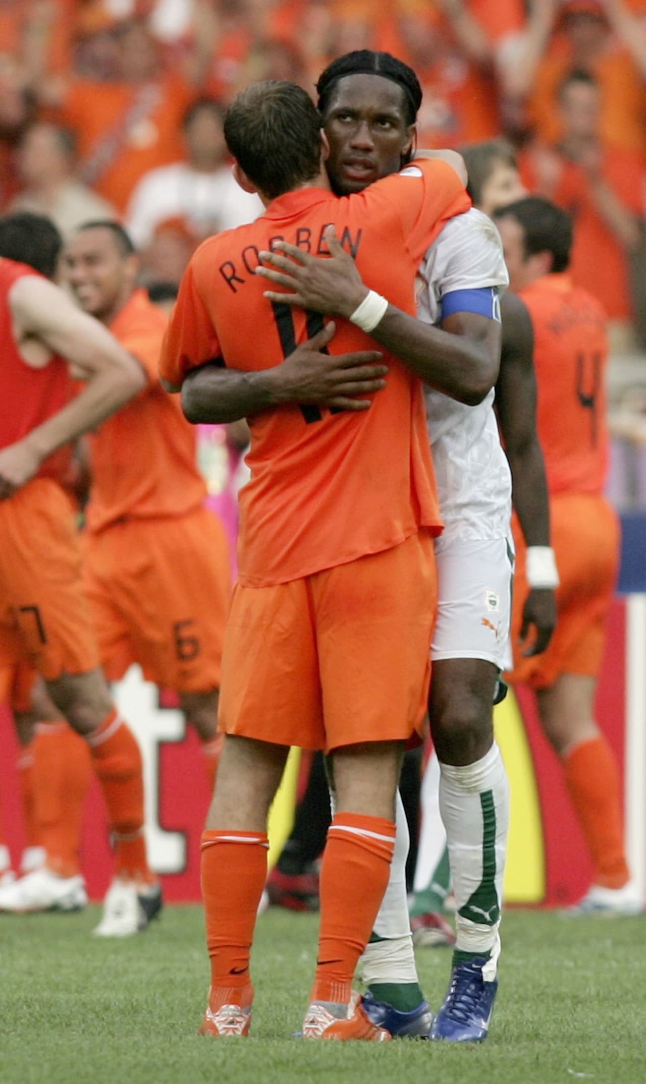 Reencuentro mundialista con Arjen Robben, uno de sus grandes amigos en la primera etapa de Chelsea.