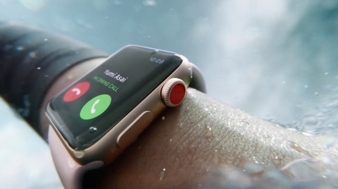 Antes de los nuevos teléfonos le había tocado el turno a la nueva serie 3 del Apple Watch. La gran novedad es la capacidad celular: podrás recibir y atender llamadas sin necesidad de llevar el iPhone encima.