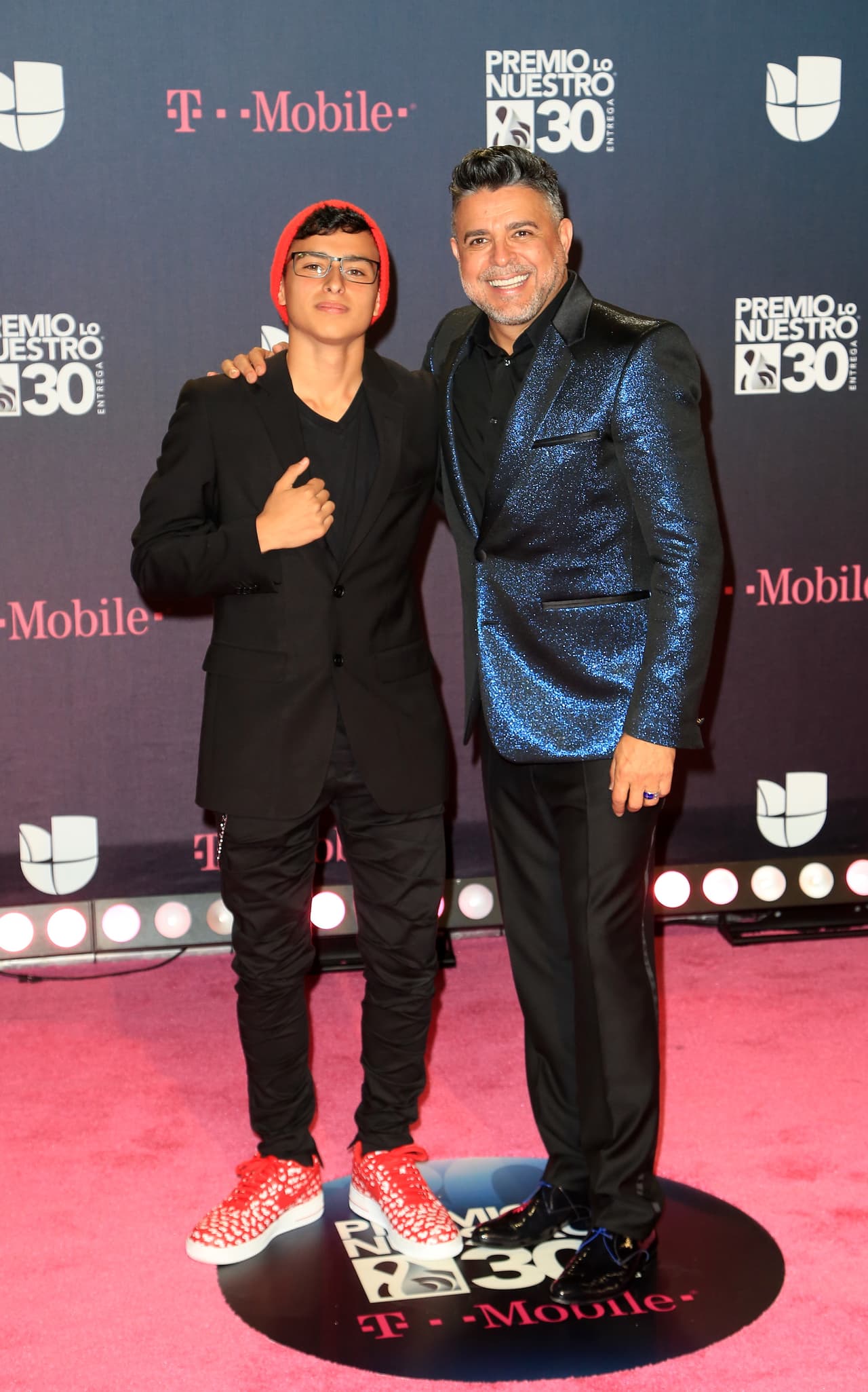 Parece mentira que este sea el 'pequeño' Luca, el hijo de Luis Enrique, quien lo acompañó a Premio Lo Nuestro en 2010.