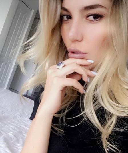 Después de haber mantenido una relación de cinco meses con Christian Estrada, a principios de marzo Frida Sofía anunció su rompimiento con el modelo y habló mal de él.