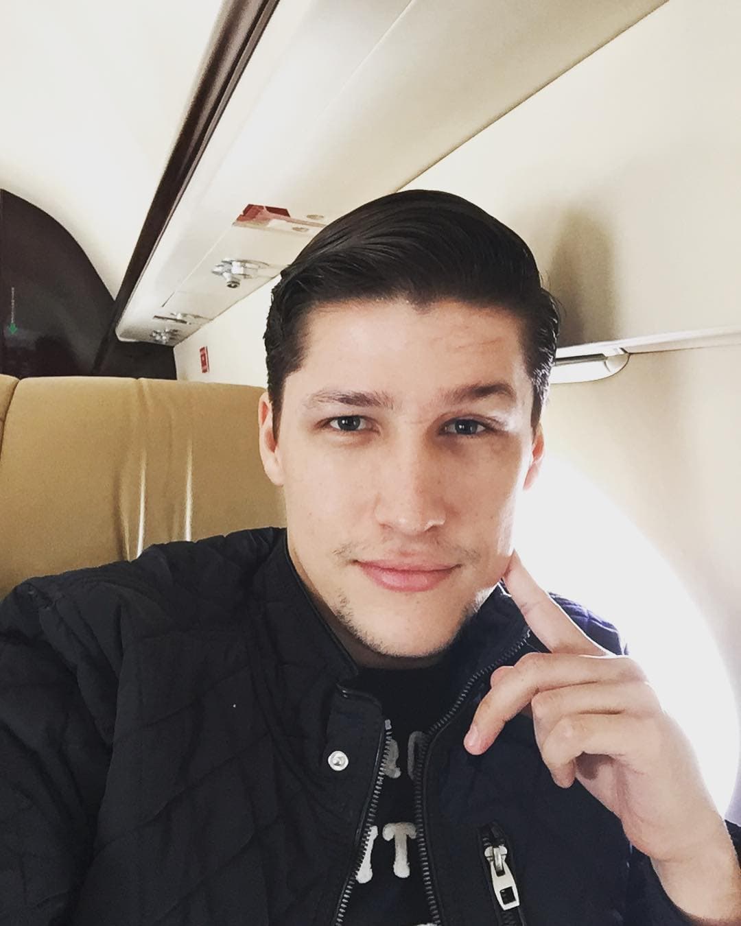 En abril pasado Alfredo Adame explicó a la revista 
<b><a href="https://www.tvynovelas.com/mx/en-exclusiva/alfredo-adame-hijo-mayor-lejos-malagradecido/" target="_blank">TVyNovelas</a></b> el enojo que siente hacia el mayor de sus hijos mayores. 
<br>