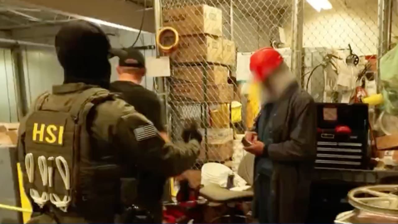 Granjas sin empleados, restaurantes cerrados: cómo las redadas de ICE dejan a la economía sin trabajadores esenciales