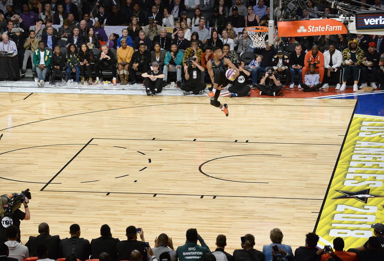 Donovan Mitchell, jugador del Utah Jazz, se convirtió en campeón del concurso de clavadas al vencer a Nance Jr. por 98-96. Te presentamos las mejores ejecuciones de la noche.