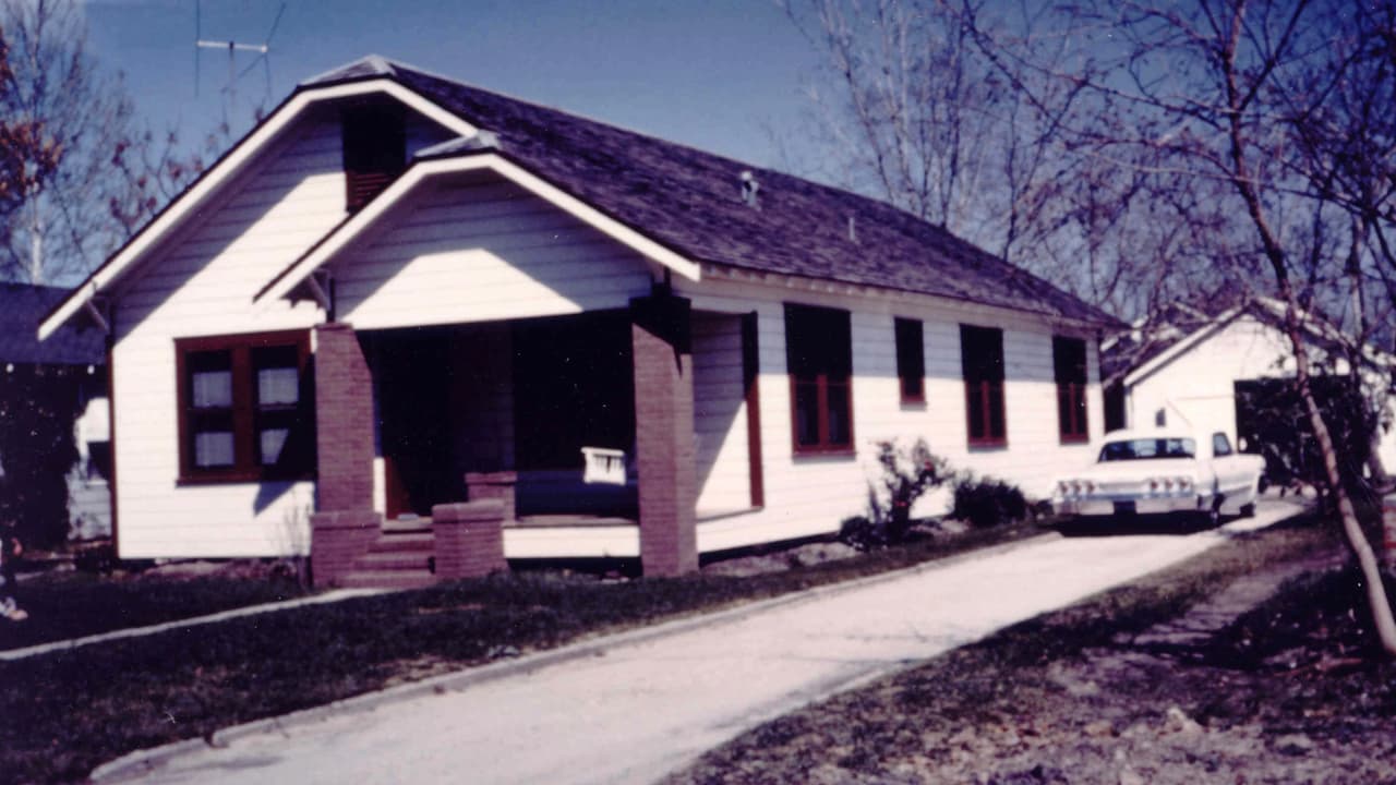 Así lucía la casa antes de la década de 1960 cuando todavía no estaba forrada de latas de cerveza.