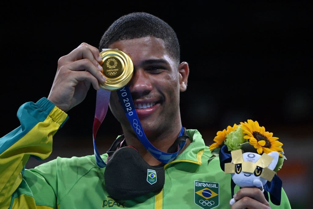 Hebert Souza gana por nocaut el título de peso mediano en Tokyo 2020