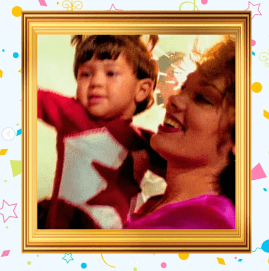 Cassandra es la mayor, nacida el 11 de mayo de 1994, y a diferencia de su hermano se mantiene completamente alejada del mundo del entretenimiento. No obstante, la actriz ha compartido algunos tiernos mensajes con motivo del cumpleaños de la joven.