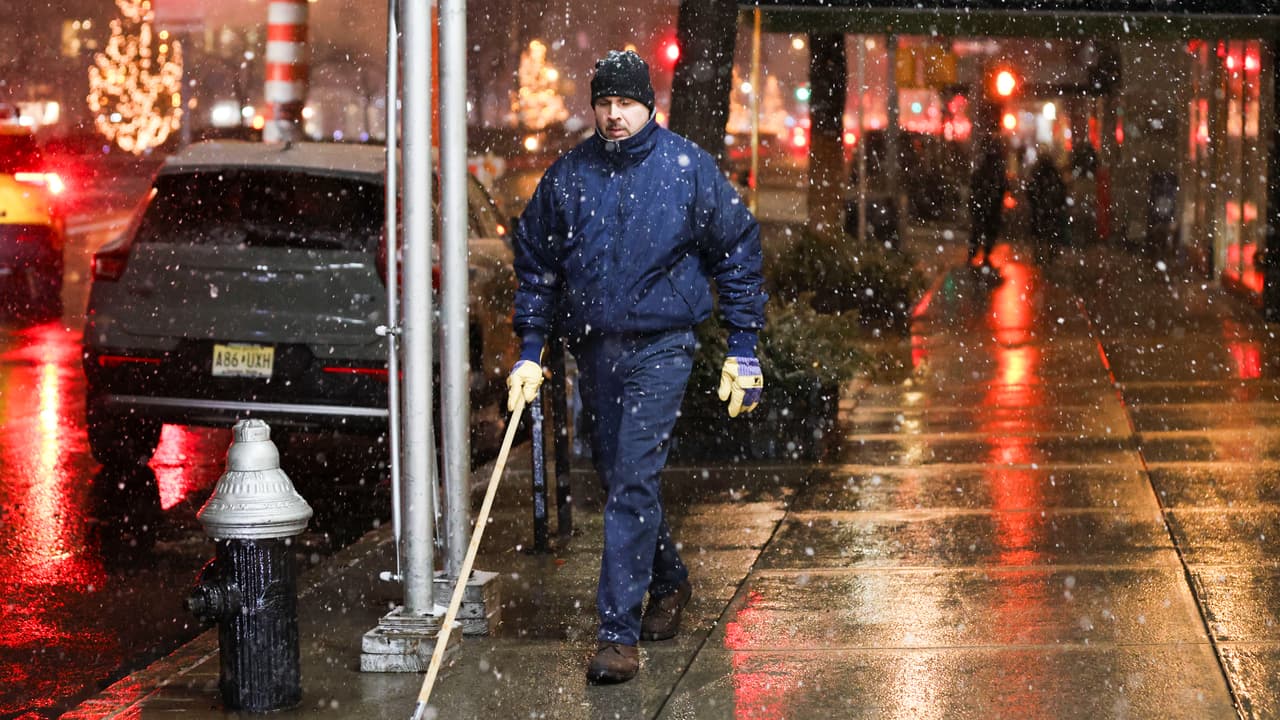 La tormenta invernal dejó el domingo acumulados importantes de nieve en la Ciudad de Nueva York.