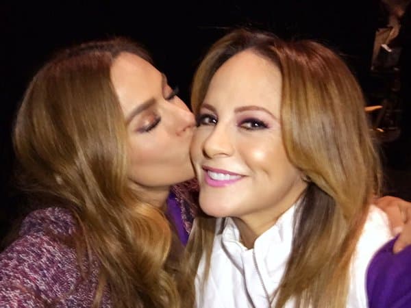 Galilea Montijo: "Por finnnn con mi hermana del alma @roxcastellanos te amo y extraño tanto @TeletonUSA".