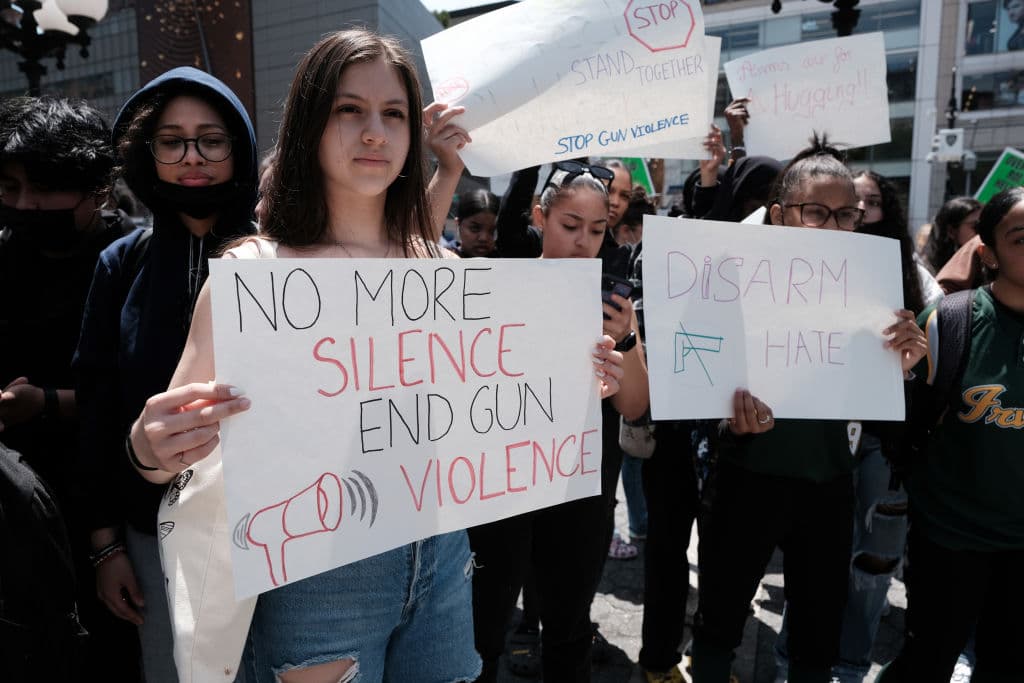 'Efecto Uvalde': el Congreso considera adoptar tibias medidas sobre armas por primera vez en 10 años