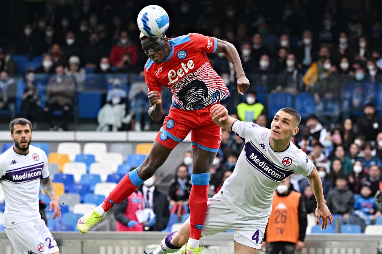 Napoli desperdició la oportunidad de tomar el liderato en Italia en la Serie A al perder en casa por 2-3 ante la Fiorentina; Hirving Lozano jugó en todo el segundo tiempo con poco aporte a la ofensiva.