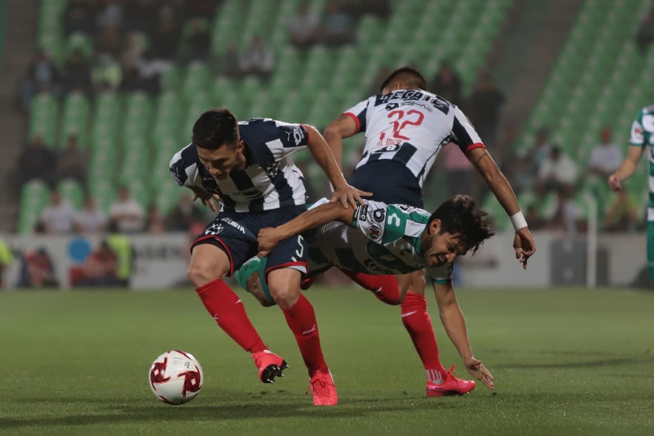 Eduardo Aguirre de Santos cayó sobre la pierna izquierda del prometedor refuerzo.