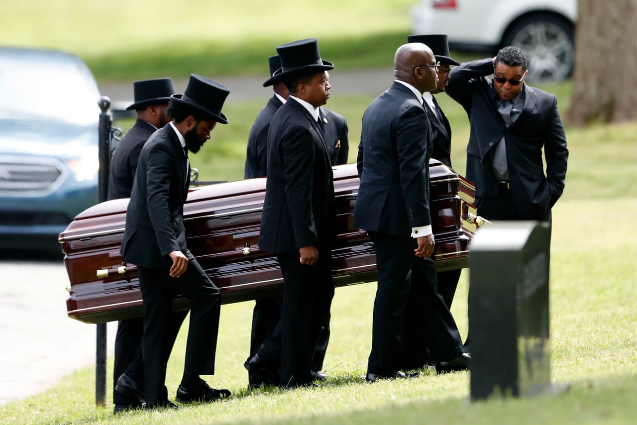 El reverendo Joseph E. Lowery murió el 27 de marzo en Atlanta por lo que su familia dijo que eran causas naturales no relacionadas con el nuevo coronavirus. Fue mejor conocido por ayudar a King a comenzar la Conferencia de Liderazgo Cristiano del Sur.