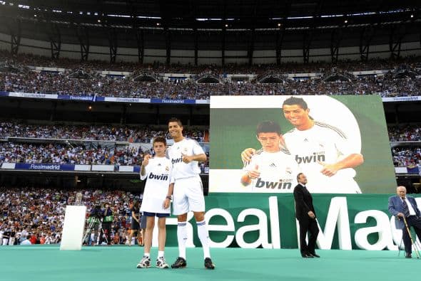 En más de una ocasión lo hemos visto abrazando y saludando a los que se le acercan.