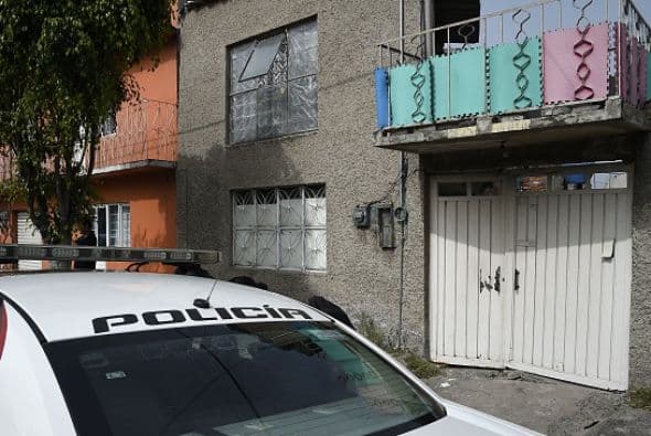 Durante la mañana la vivienda permanecía custodiada por un vehículo de la Procuraduría General de Justicia (PGR).