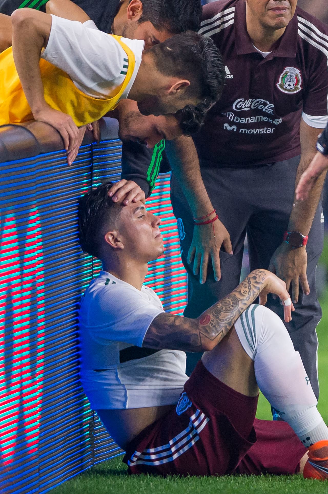 Además, en ese mismo partido, Carlos Salcedo se fracturó la clavícula y también estara varios días por fuera de las canchas.