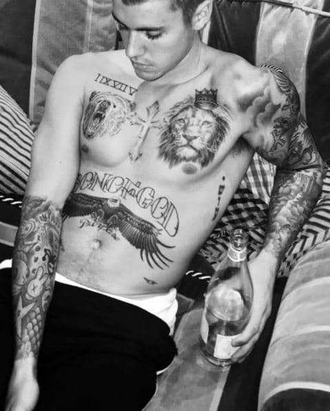 El cantante Justin Bieber no pierde la oportunidad para presumir su cuerpo y sus tatuajes en Instagram.