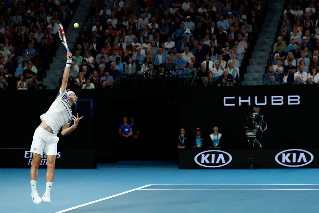 Con una gran remontada, Djokovic vence al austriaco Dominic Thiem con parciales de 6-4 / 4-6 / 2-6 / 6-3 / 6-4 y, por octava ocasión, se lleva el Australian Open y vuelve a ser el número uno.