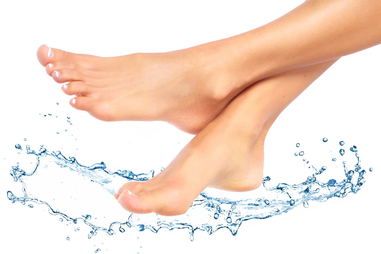 Un pie cuadrado, en donde parece que todos los dedos tienen el mismo tamaño, indica que la persona es usualmente callada, reservada, de carácter reflexivo, analítica e inteligente. Son personas confiables y sinceras.