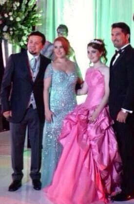 Ellos lo demostraron públicamente en los XV años de Melanie en el 2014.