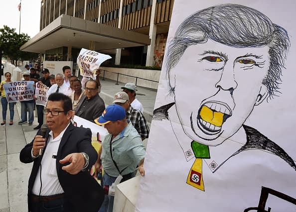 La protesta se llevó a cabo en las afueras del Federal Building, ubicado en el centro de la ciudad.