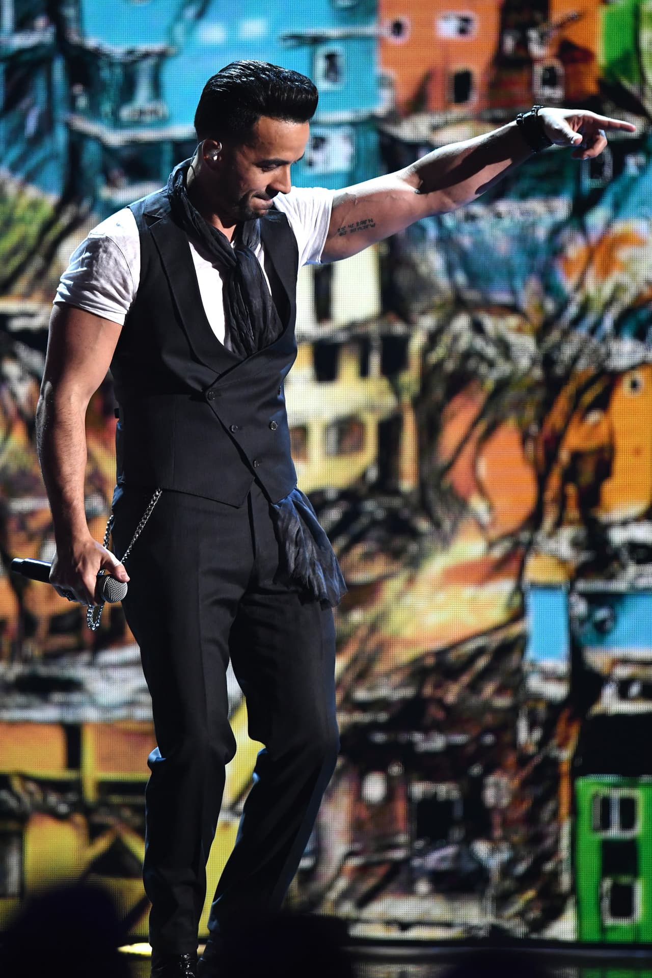 <br>El pasado fin de semana Luis Fonsi confirmó que estará junto con sus compañeros en este evento masivo. 
<a href="https://www.univision.com/especiales/premio-lo-nuestro/lista-completa-de-nominados-de-premio-lo-nuestro-2019" target="_blank">El puertorriqueño está nominado</a> en la categoría Colaboración ‘Crossover’ del Año de Premio Lo Nuestro por su tema ‘Calypso’.
<br>