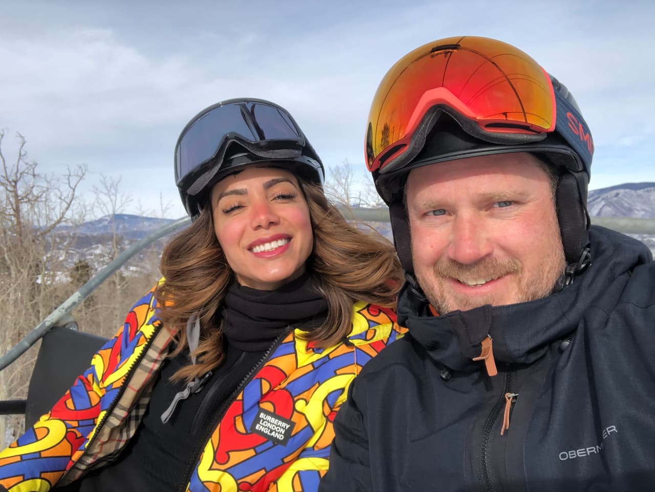 Otra que disfrutó de las colinas de Aspen, Colorado, fue la cantautora y actriz brasileña
<b>Anitta</b>, quien recorrió las laderas de Buttermilk.