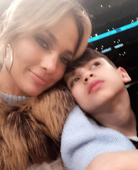 Mientras que Max se parece más a su padre.