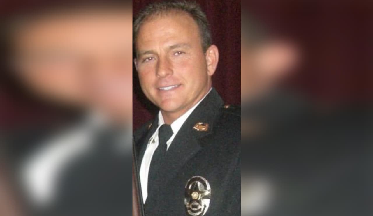 Exsargento de origen mexicano demanda a una ciudad texana por discriminación 