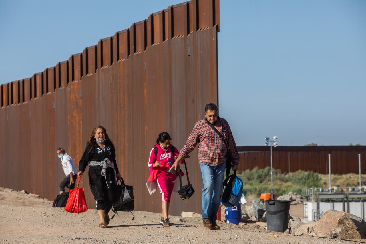 Cómo los obstáculos para conseguir una visa de EEUU también impulsan a los inmigrantes hacia la frontera con México