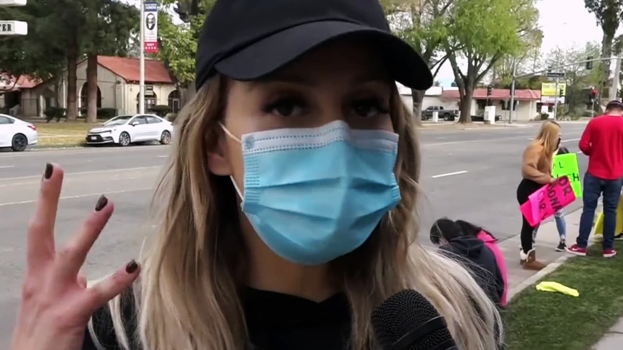 En ese entonces la cantante todavía era su esposa: "
<b>Me lo hacía a mí de los 7 a los 11 años,</b> yo sabía que mi hermana amaba a ese hombre, yo decía me duele a mí, pero le va a doler más a mi hermana porque ella lo adora", dijo Rosie en entrevista con Charytín Goyco en 2005.
<br>