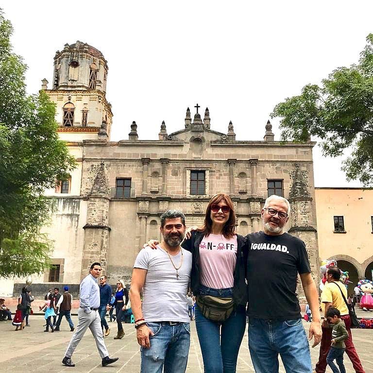 Asimismo, Lorena enfatizó que ya terminó su libro donde abordará su vivencia con relación al cáncer de seno que padeció.