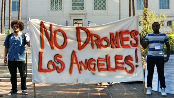 La oposición al uso de drones en Los Ángeles se debe a la falta de regulación que impida el espionaje o la vigilancia de personas usando estos aparatos.