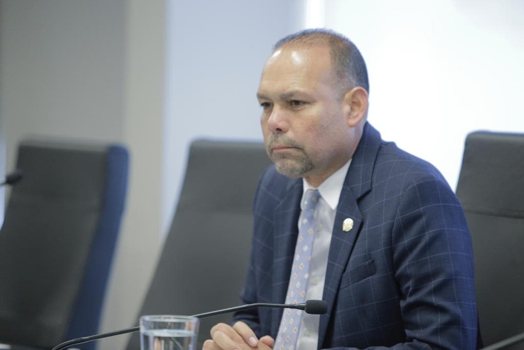 Representante pide "despedir de inmediato" a jefes de agencias que han alargado el desembolso de ayuda a los puertorriqueños 