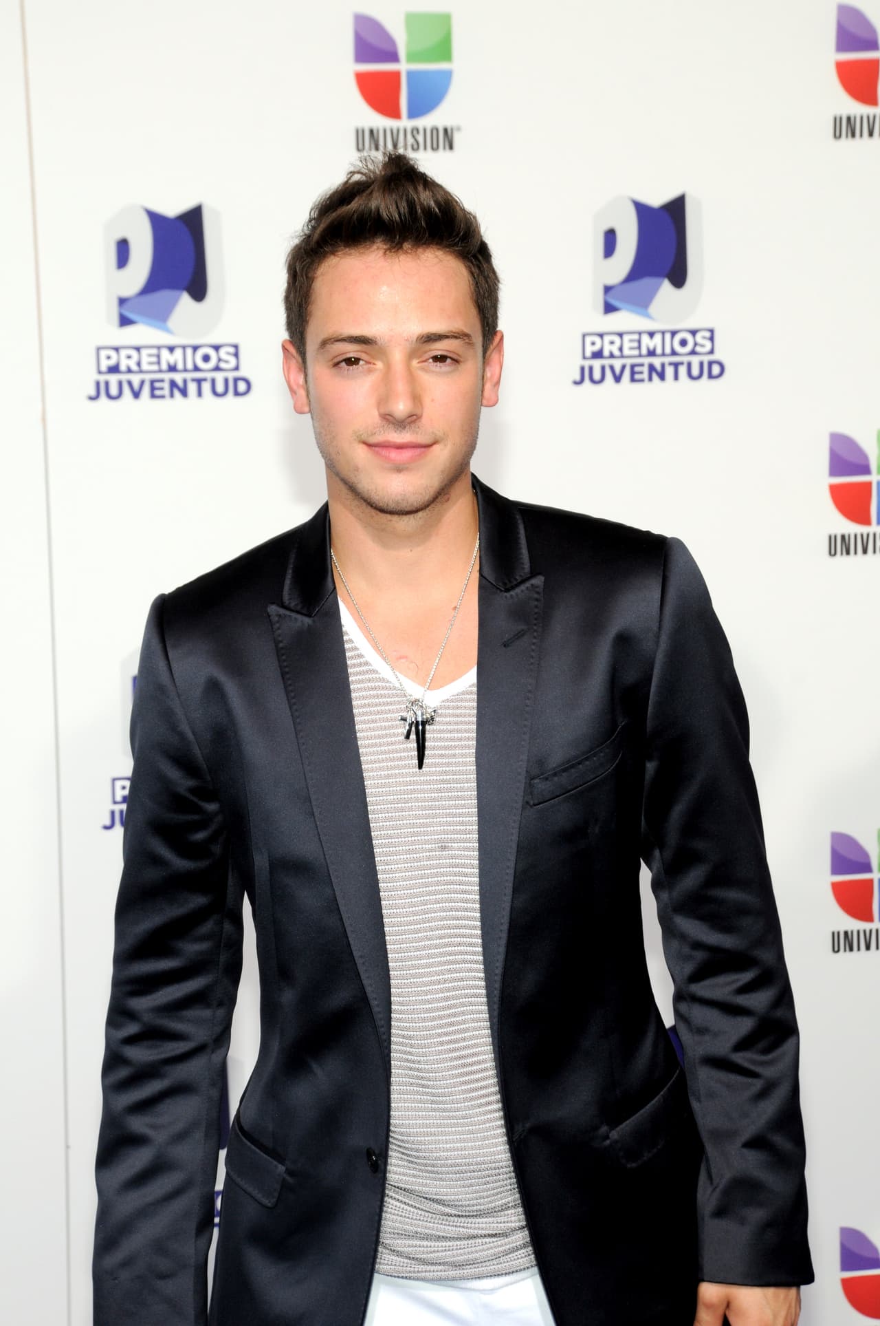 Tras ser vocalista de estos grupos, Pee Wee se aventuró a ser solista. Su primer sencillo en esta nueva faceta musical fue ‘Life Is a Dance Floor’, el cual interpretó en los Premios Juventud de 2008.