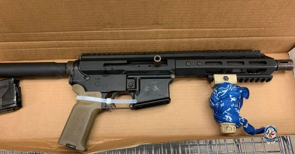 El operativo se llevó a cabo este viernes por la tarde bajo la División de Investigaciones Criminales de la Policía de DeSoto.
<br>
<br>