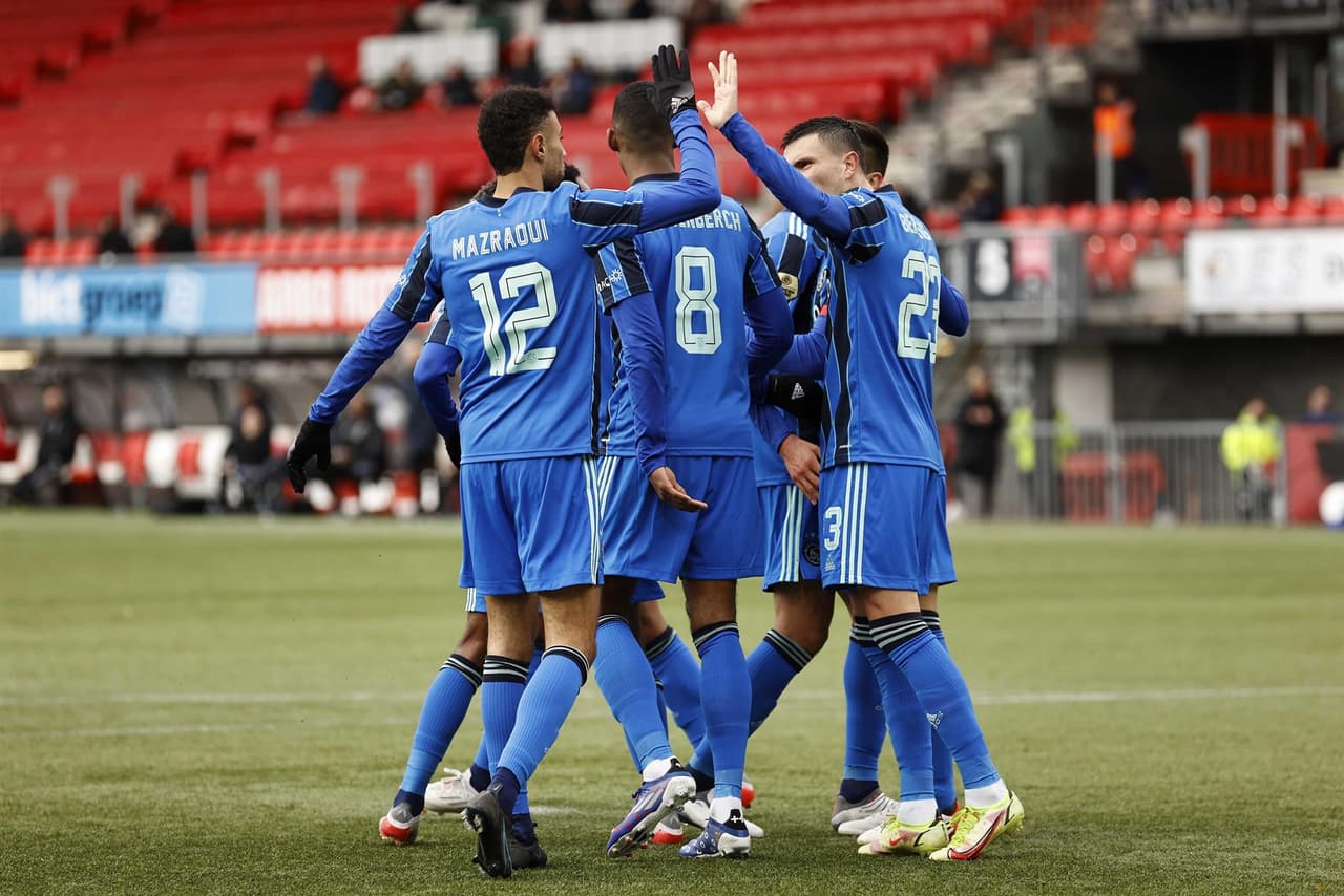 Ajax derrota al Sparta Rotterdam 1-0 con gol de Dusan Tadic al 36' durante la J14 en la Eredivise. El mexicano Edson Álvarez disputó los 90 minutos del encuentro.