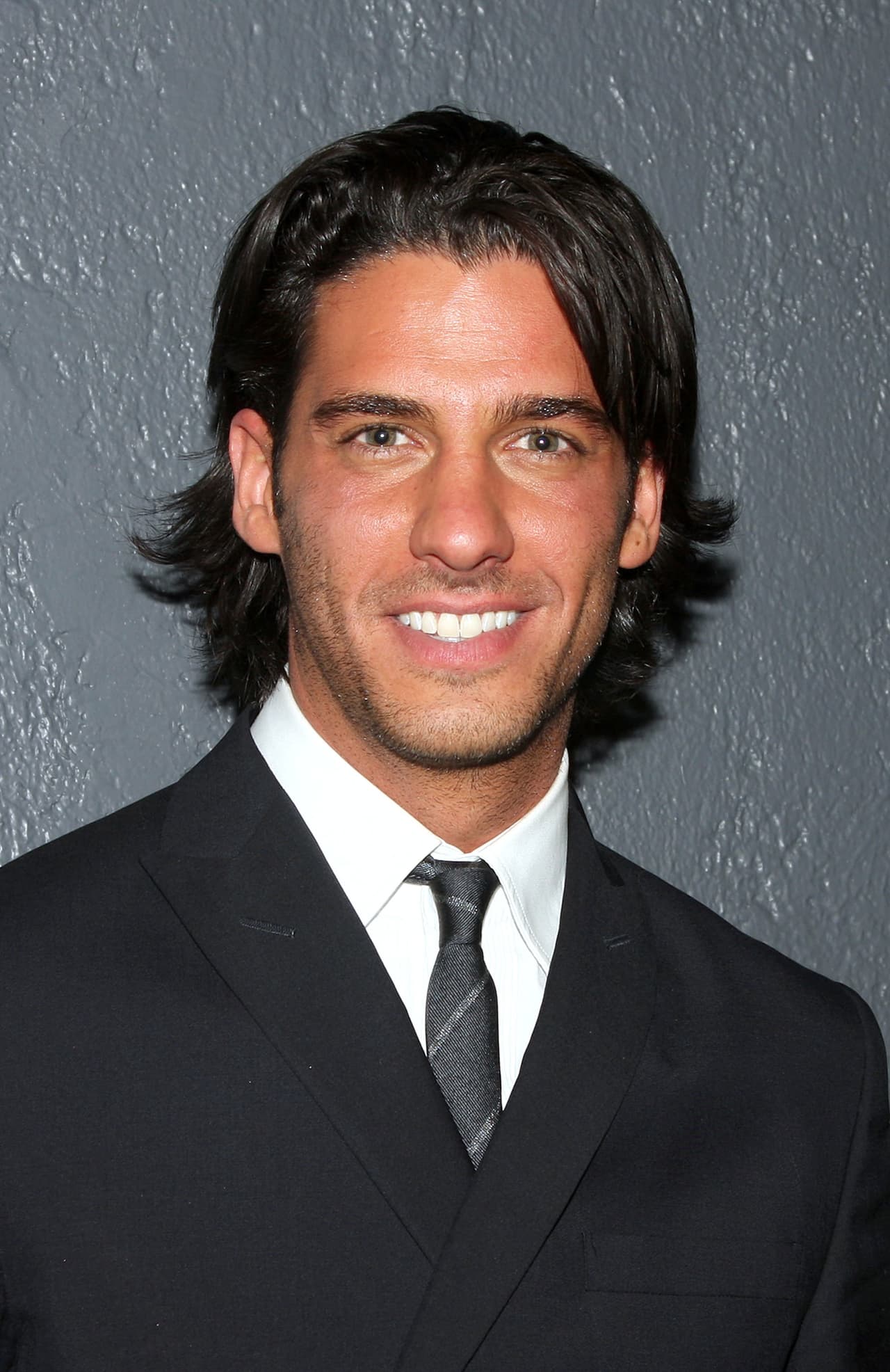 Con ese azul profundo y la sonrisa que lo acompaña derrite a todas.