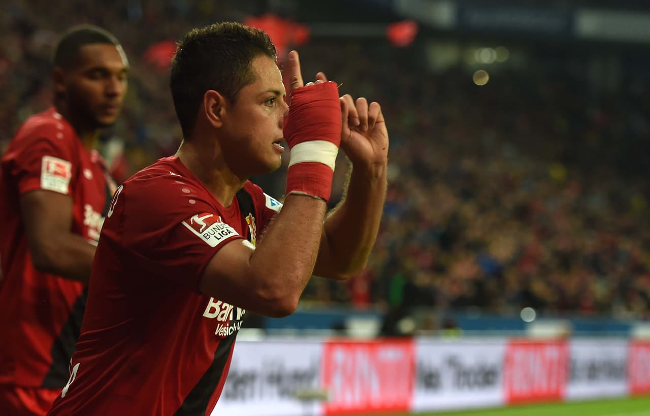 Javier 'Chicharito' Hernández está en la mira de Olympique de Lyon como reemplazo de Lacazzete. El mexicano es un optimista y sabe que su futuro en Europa, sea en donde sea, siempre estará marcado por el brillo y la grandeza que persiguen a jugadores de su jerarquía.