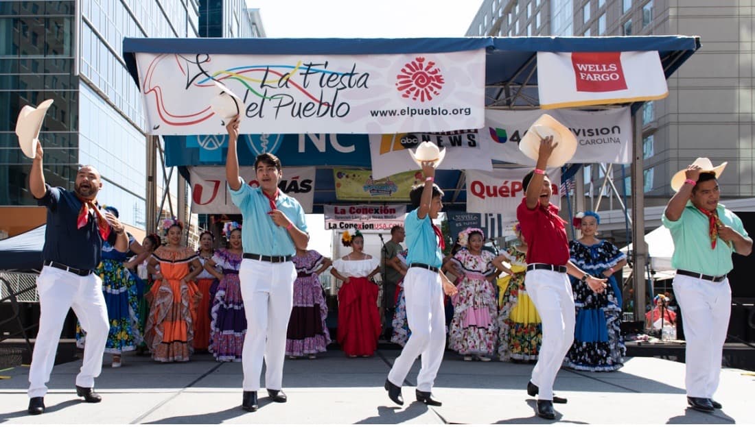 ¡Celebra el mes de la herencia hispana en La Fiesta del Pueblo 2022!
